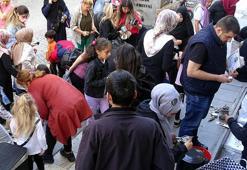 Avcılar'da yangın çıkan züccaciyedeki ürünler, indirimle kapışıldı