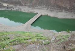Yuvacık Barajı'nda sular çekildi, eski köprü ortaya çıktı