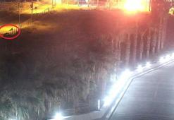 Mersin'de teröristlerin çantalarındaki patlayıcıyı infilak ettirdiği an kamerada