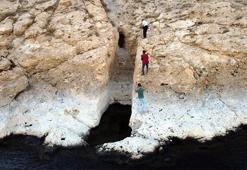 Liman kalıntıları ortaya çıktı, defineciler bölgeyi köstebek yuvasına çevirdi