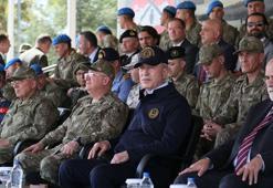 Bakan Akar, Isparta'da komando sözleşmeli erlerin mezuniyet törenine katıldı