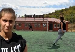 Köyde erkeklerle futbol oynarken keşfedilen Rümeysa'nın hedefi Fenerbahçe