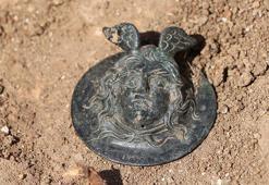 Perre Antik Kenti'nde 1800 yıllık bronz madalya bulundu