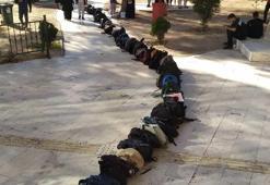 Kütüphaneye girmek için 'çanta' sırası