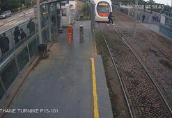 Kulağında kulaklıkla yürüyen Simay, uyarıları duymadı; tramvay çarptı