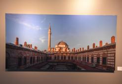 Sanatçı Çerkes Karadağ'ın fotoğraf sergisi Folkart'ta açıldı