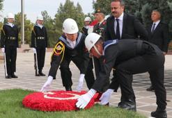 6'ncı Cumhurbaşkanı Korutürk, mezarı başında anıldı