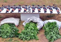 Çiftlik evinde ele geçirilen 10 adet Kalaşnikof Suriye'den getirilmiş