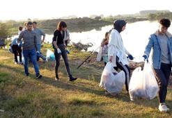 Üniversiteliler, topluma hizmet dersinde Meriç Nehri kıyısında çöp topladı