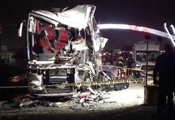 Batman'da yolcu otobüsü kum yüklü kamyona çarptı: 1 ölü, 22 yaralı