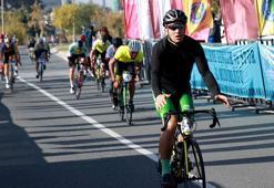 Cumhuriyet Kupası Bisiklet Yarışı'nı hurdacılık yapan sporcu kazandı