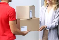 Seyahat tutkunları, 'freelance kurye' olarak para kazanıyor