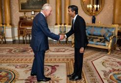 Sunak, Kral Charles’tan hükümet kurma görevini aldı