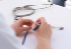 İzmir'de istirahat raporu için para isteyen doktora ev hapsi