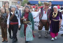 Aydın'da Cumhuriyet Bayramı dolayısıyla Türk kadınlarına saygı yürüyüşü düzenlendi