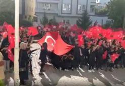 Batmanlı öğrenciler hep bir ağızdan 'Atatürk Çocukları Marşı'nı okudu