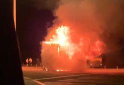 Osmangazi Köprüsü'nde seyir halinde olan TIR alev topuna döndü; o anlar kamerada