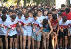 29 Ekim Cumhuriyet Koşusu birincilerine tam altın verildi