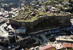 Tarihi Bitlis Kalesi'ne yapılan yürüyüş yolu ile seyir terasları yıl sonuna bitecek