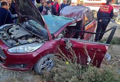 Otomobil, takla attı; sürücü anne ile ikiz kızları yaralı