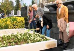 Erdal İnönü vefatının 15'inci yılında mezarı başında anıldı