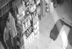 Bildirim geldi; dükkanındaki hırsızlığı canlı yayında izledi