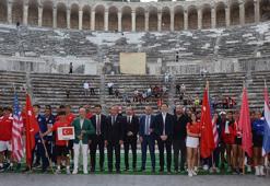 Teniste Dünya Gençler Şampiyonası'nın basın toplantısı Aspendos Antik Tiyatrosu'nda yapıldı
