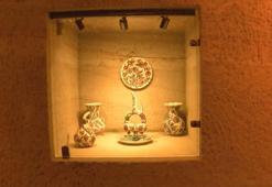 Dünyanın ilk yeraltı müzesindeki tarihi seramikler dikkat çekiyor