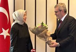 Mahir Ünal, grup başkanvekilliği görevini Özlem Zengin'e devretti