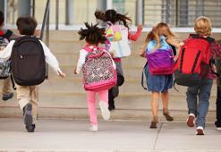 Uzmanı uyardı: Ağır okul çantaları bel ve omuz ağrılarına neden olabilir