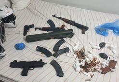 Gaziosmanpaşa'da operasyon: Lav silahı, Kalaşnikoflar, el bombaları...