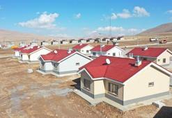 Van'da hak sahibi 75 depremzedeye konutları teslim edildi