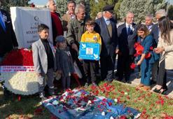 Bülent Ecevit, 16’ncı ölüm yılında mezarı başında anıldı