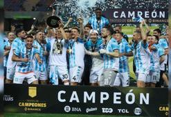 Boca Juniors - Racing Club maçında 11 kırmızı kart çıktı