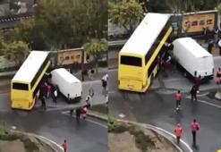 Başakşehir'de reklam panolarına çarpan İETT otobüsünün şoförü yaralandı