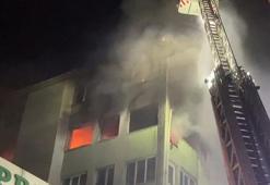 Başakşehir'de ayakkabı imalathanesinde yangın çıktı