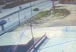 Köpekten kaçan Efekan'a otomobilin çarpması kamerada