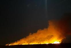 Göksu'da çıkan yangına arazi şartları nedeniyle müdahale edilemiyor