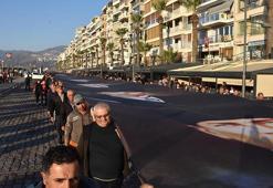 'Ata'ya Saygı Yürüyüşü'nde 350 metrelik poster taşıdılar