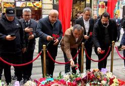 Alevi Dernekleri üyeleri saldırı noktasına karanfil bıraktı