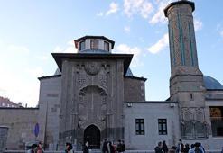 Selçuklu'nun simgelerinden İnce Minareli Medrese'ye 'restorasyon' kararı