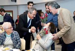 Bakan Özer, emekli öğretmenleri huzurevinde ziyaret etti