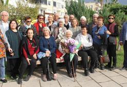 Emel öğretmene 55 yıllık sürpriz