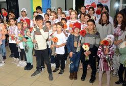 Ukraynalı ve Suriyeli çocuklar, barış için Türkçe şarkı söyledi