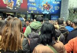 İstanbul'da 'muhteşem cuma' izdihamı