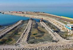 Van Gölü'nden 615 bin metreküp dip çamuru ve balçık çıkarıldı