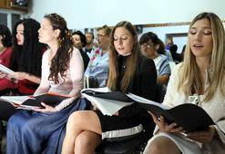 Yerleşik yabancılar, Türkçe öğrenmek için müzik korosu kurdu