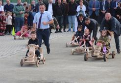 Rize’de baba ve çocukların tahta araba yarışı