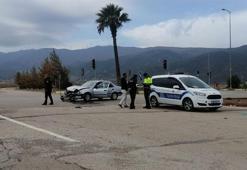 Gaziantep'te cenaze aracı ile otomobil çarpıştı: 3 yaralı