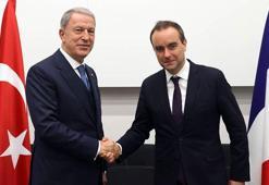 Bakan Akar, Fransız mevkidaşı ile görüştü